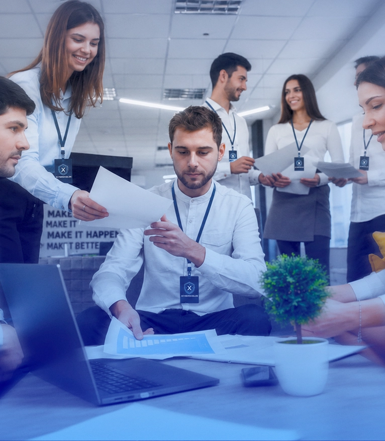 Especialista en ciberseguridad realizando un análisis de vulnerabilidades